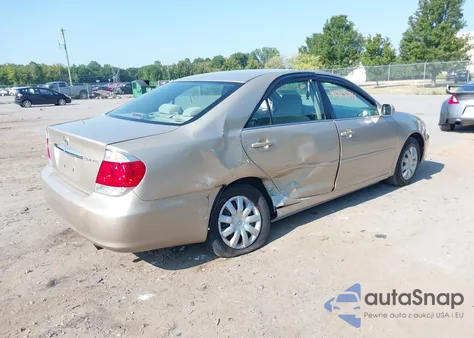 2005 Toyota Camry Le z USA, uszkodzony, nr VIN 4T1BE32K35U039798